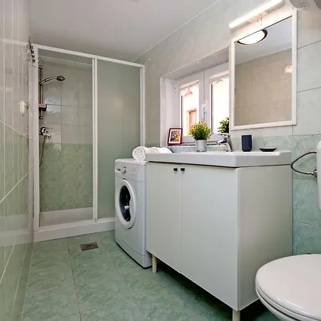 Apartment Smilje 2 *